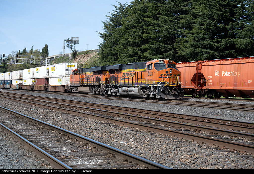 BNSF 8124